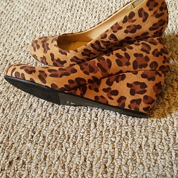 Leopard print velvet wedges - Picture 2 of 3